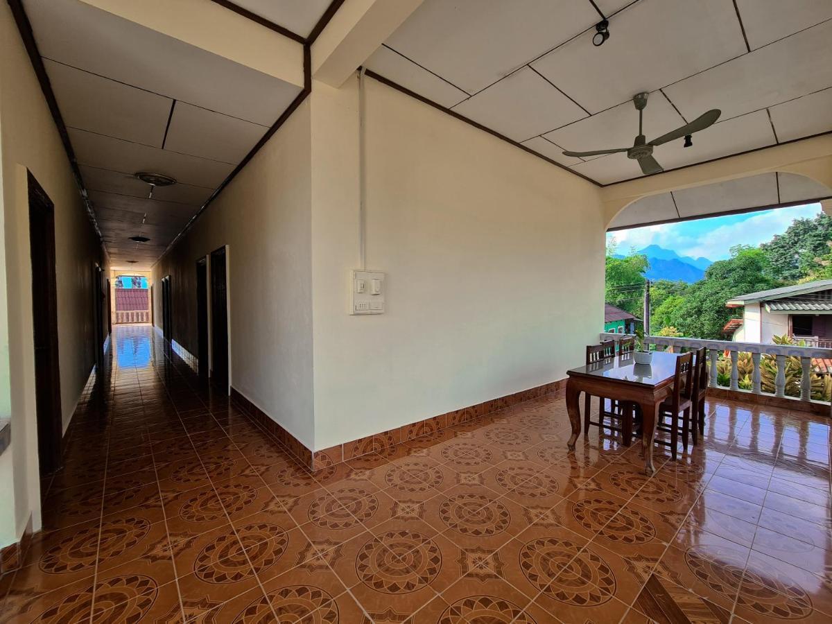 Saphaothong Guesthouse ヴァンヴィエン エクステリア 写真