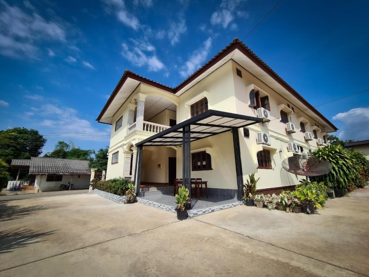 Saphaothong Guesthouse ヴァンヴィエン エクステリア 写真