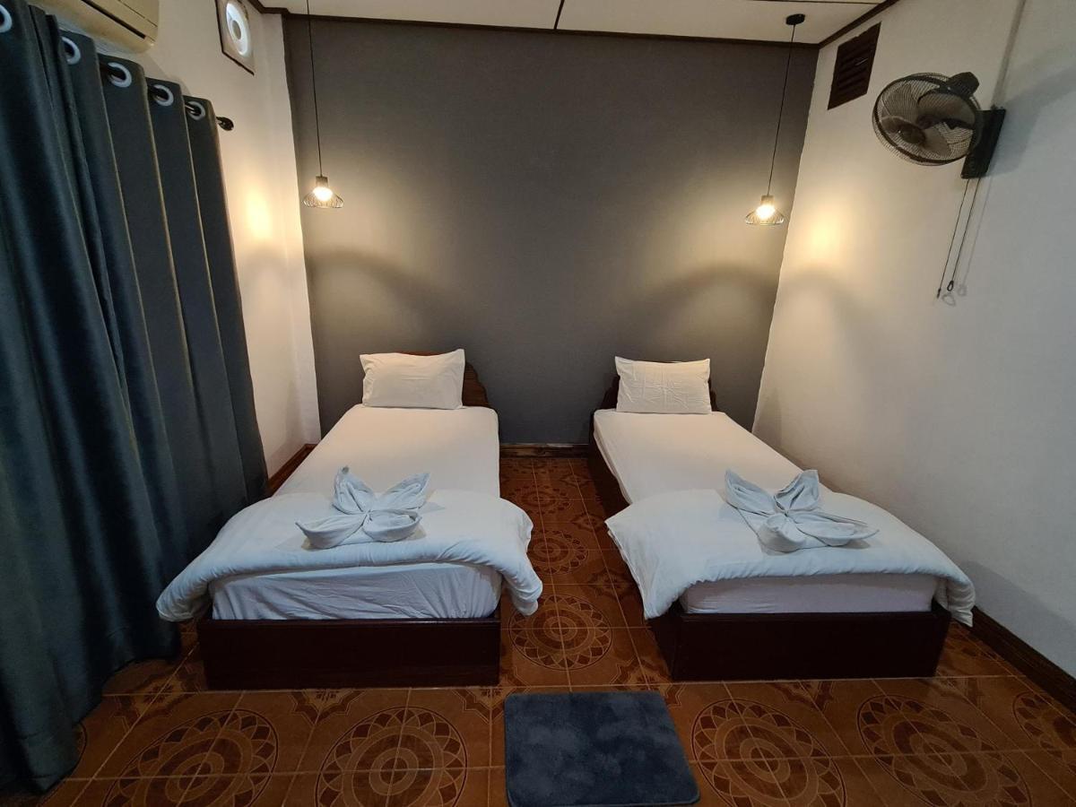 Saphaothong Guesthouse ヴァンヴィエン エクステリア 写真