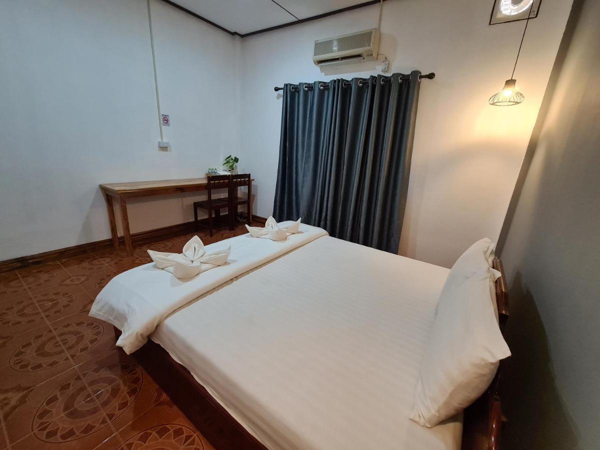 Saphaothong Guesthouse ヴァンヴィエン エクステリア 写真
