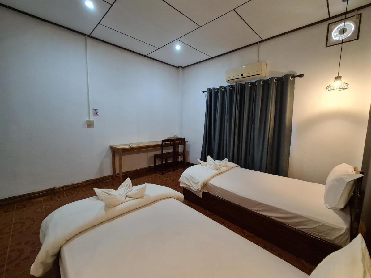 Saphaothong Guesthouse ヴァンヴィエン エクステリア 写真