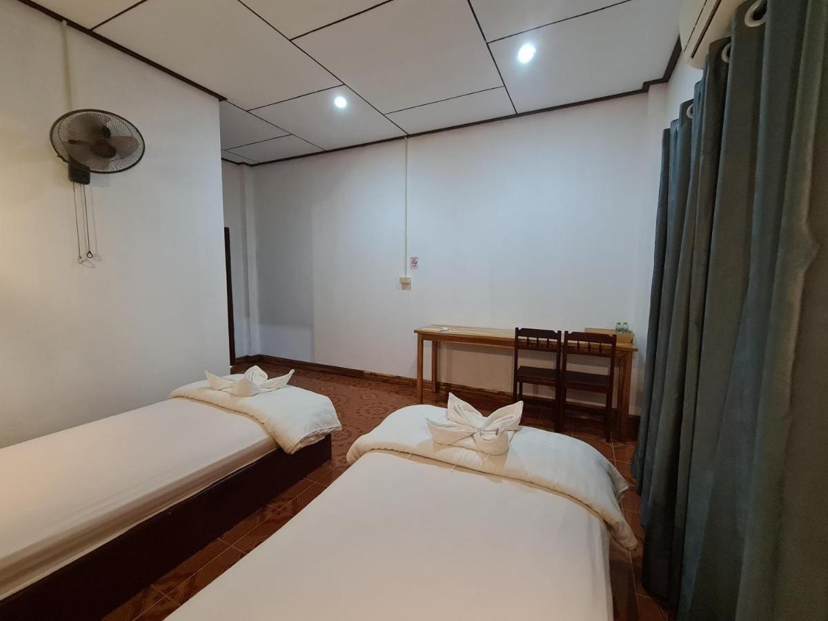 Saphaothong Guesthouse ヴァンヴィエン エクステリア 写真