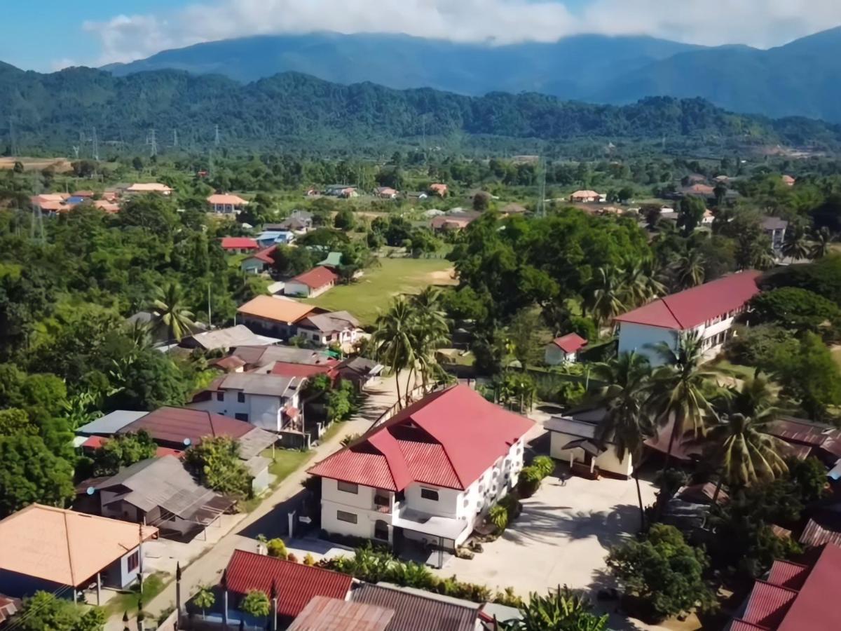Saphaothong Guesthouse ヴァンヴィエン エクステリア 写真
