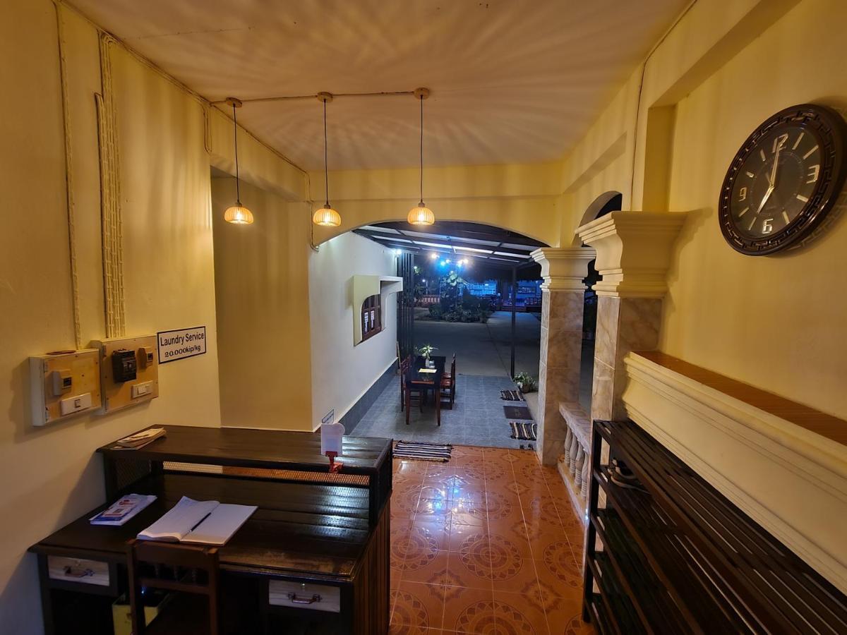 Saphaothong Guesthouse ヴァンヴィエン エクステリア 写真