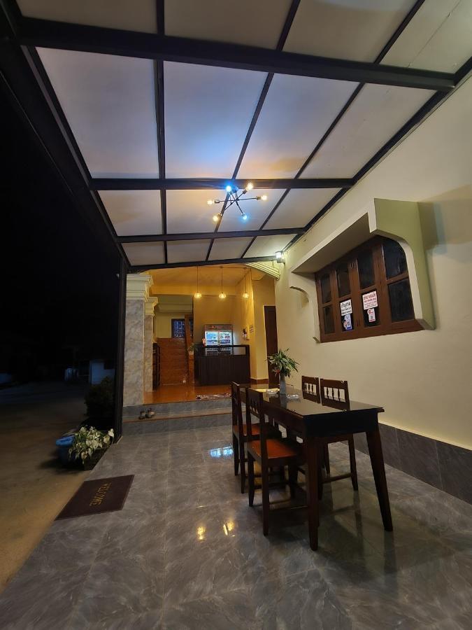 Saphaothong Guesthouse ヴァンヴィエン エクステリア 写真