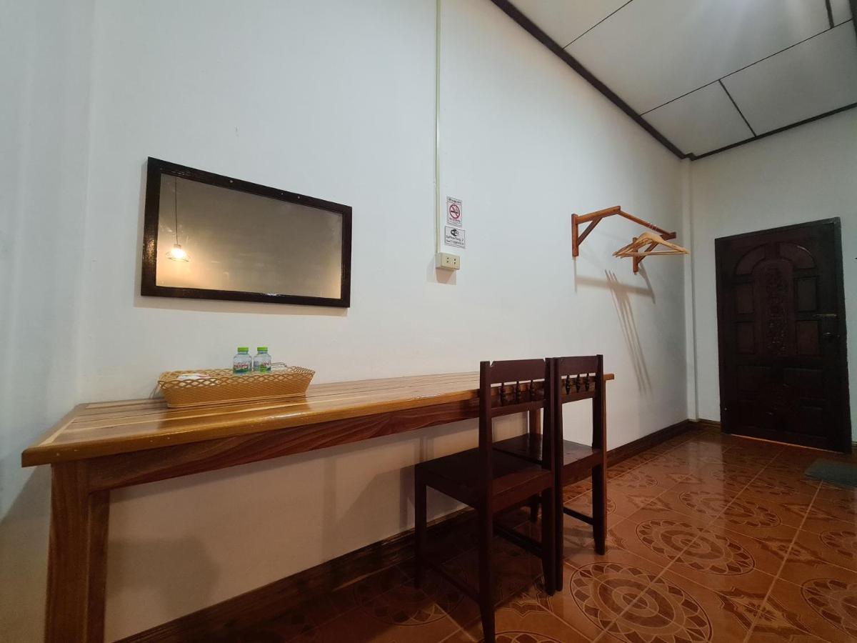 Saphaothong Guesthouse ヴァンヴィエン エクステリア 写真