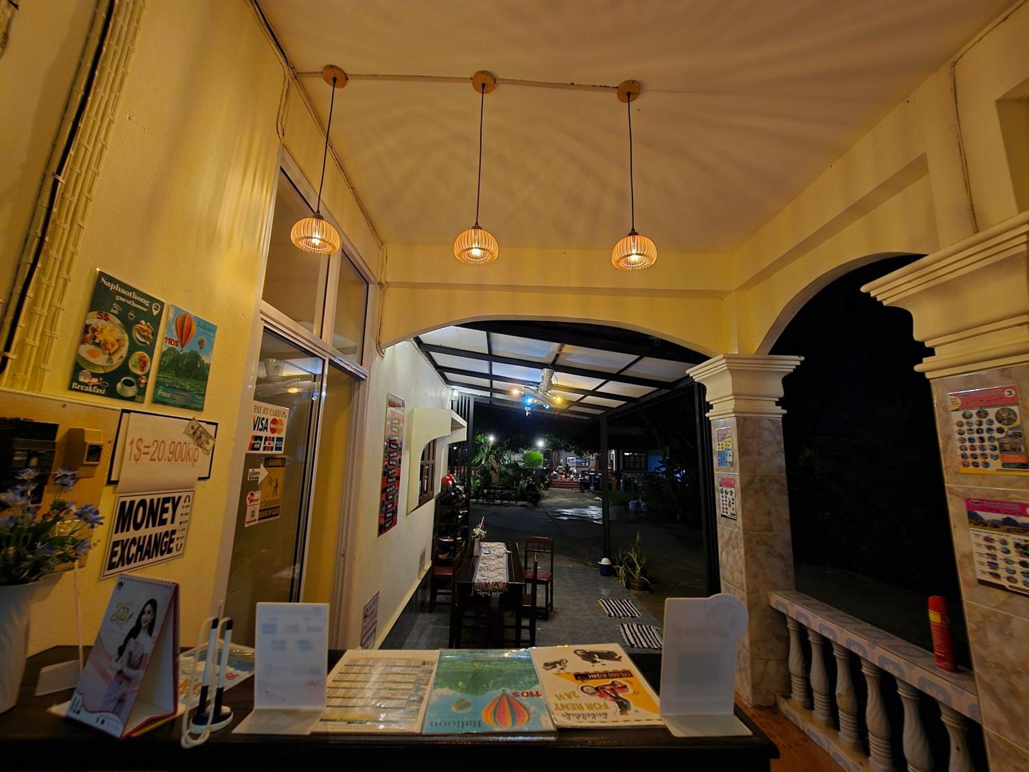 Saphaothong Guesthouse ヴァンヴィエン エクステリア 写真