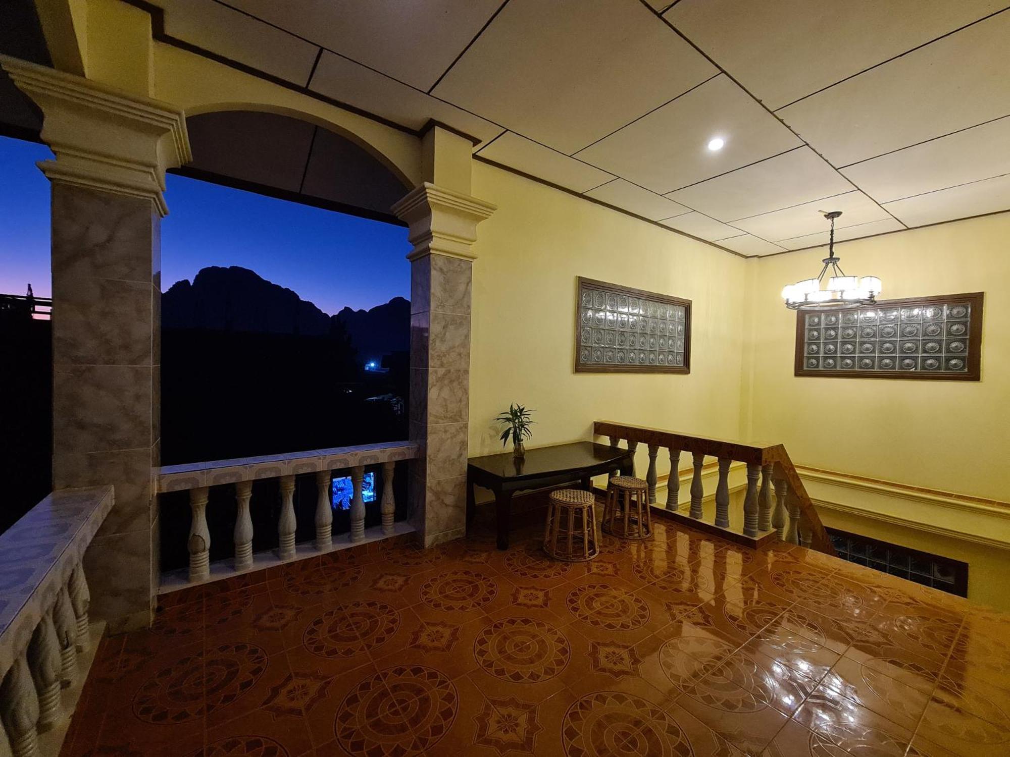 Saphaothong Guesthouse ヴァンヴィエン エクステリア 写真