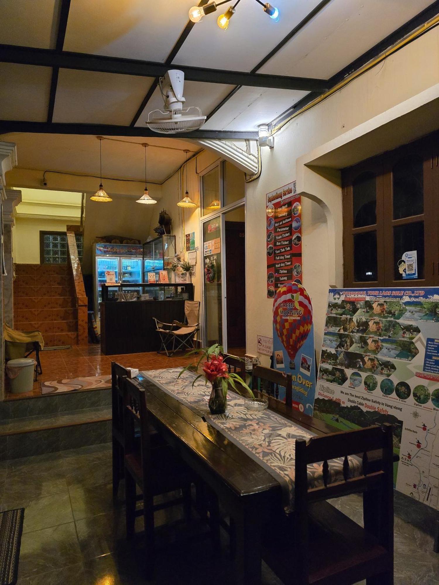 Saphaothong Guesthouse ヴァンヴィエン エクステリア 写真